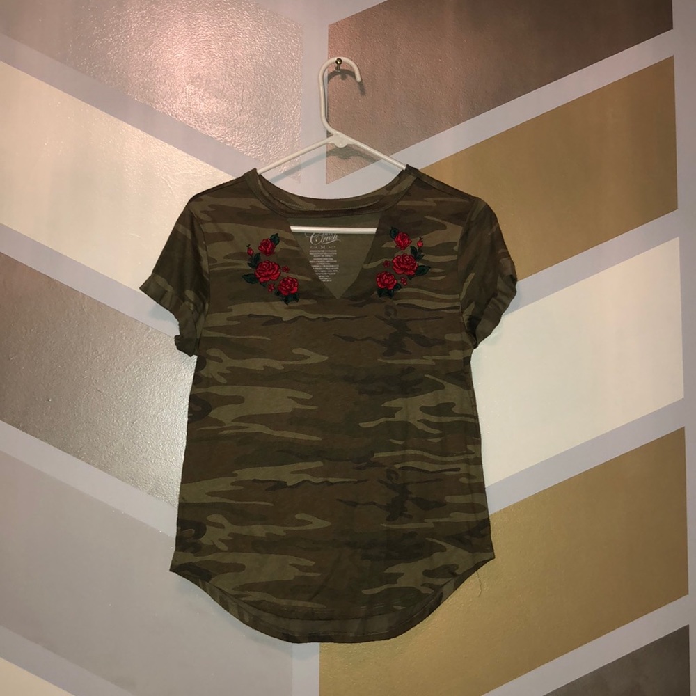 Cute Camo Cut Out Shirt With Rose Embroidery